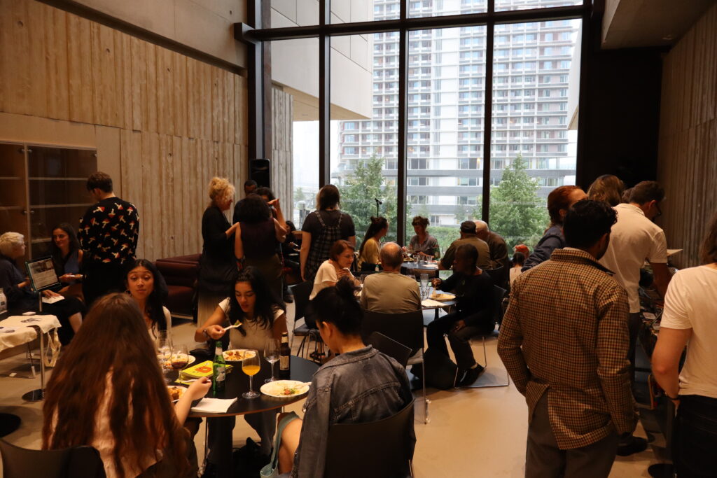 Plateful café crowded event