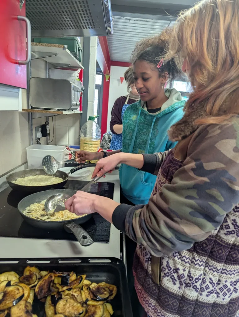Plateful Cafe cooking class demonstrating