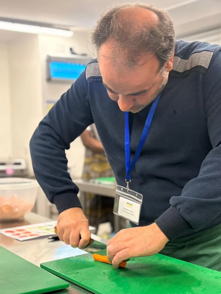 Plateful Cafe tutor demonstrating